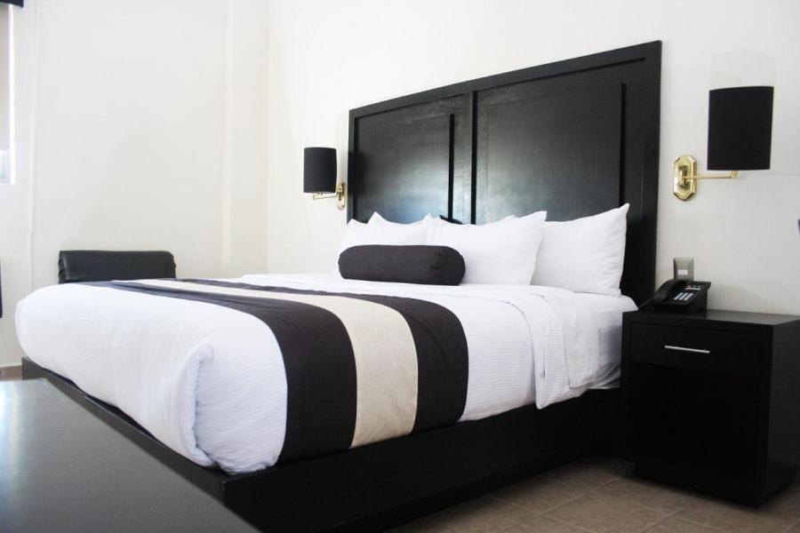 Hotel El Camino Inn & Suites Reynosa Zewnętrze zdjęcie
