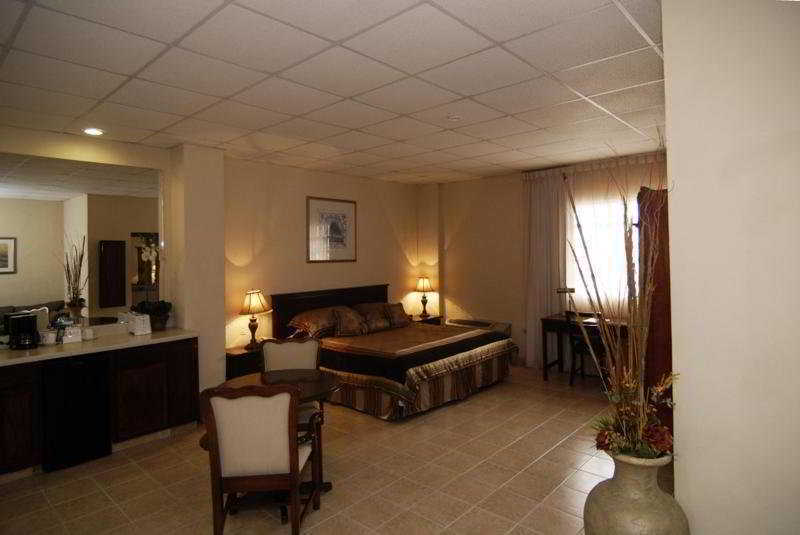 Hotel El Camino Inn & Suites Reynosa Zewnętrze zdjęcie
