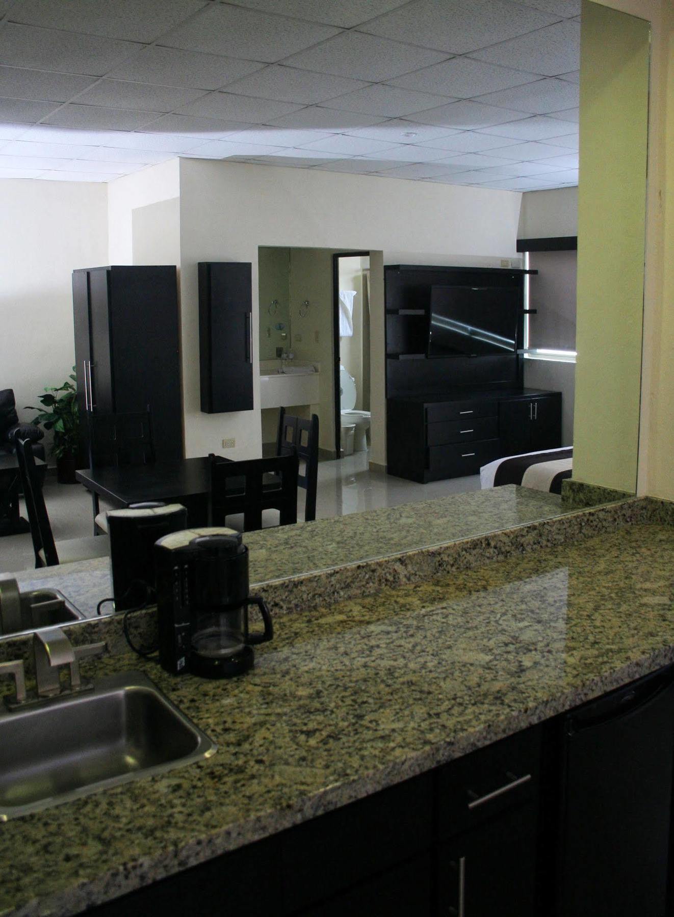 Hotel El Camino Inn & Suites Reynosa Zewnętrze zdjęcie