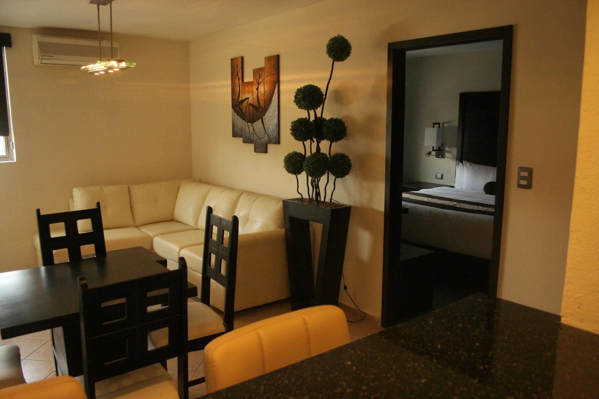 Hotel El Camino Inn & Suites Reynosa Zewnętrze zdjęcie