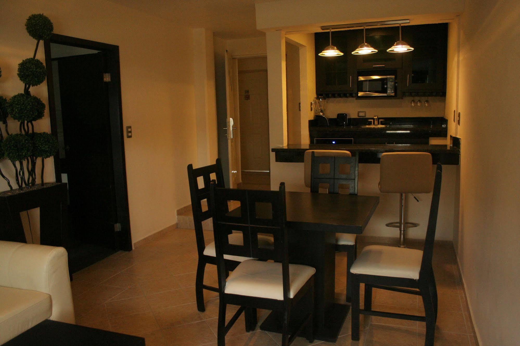 Hotel El Camino Inn & Suites Reynosa Zewnętrze zdjęcie