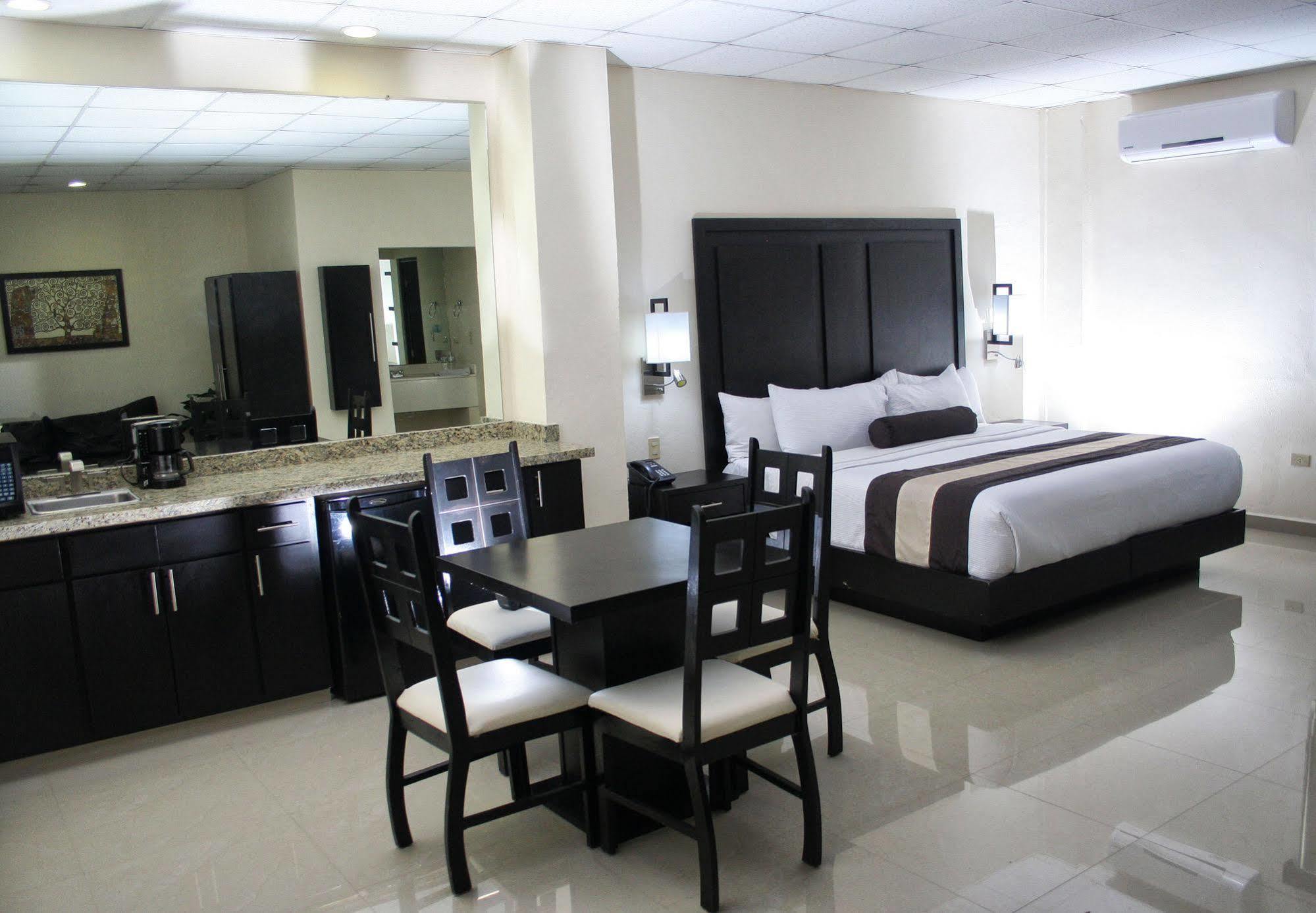 Hotel El Camino Inn & Suites Reynosa Zewnętrze zdjęcie