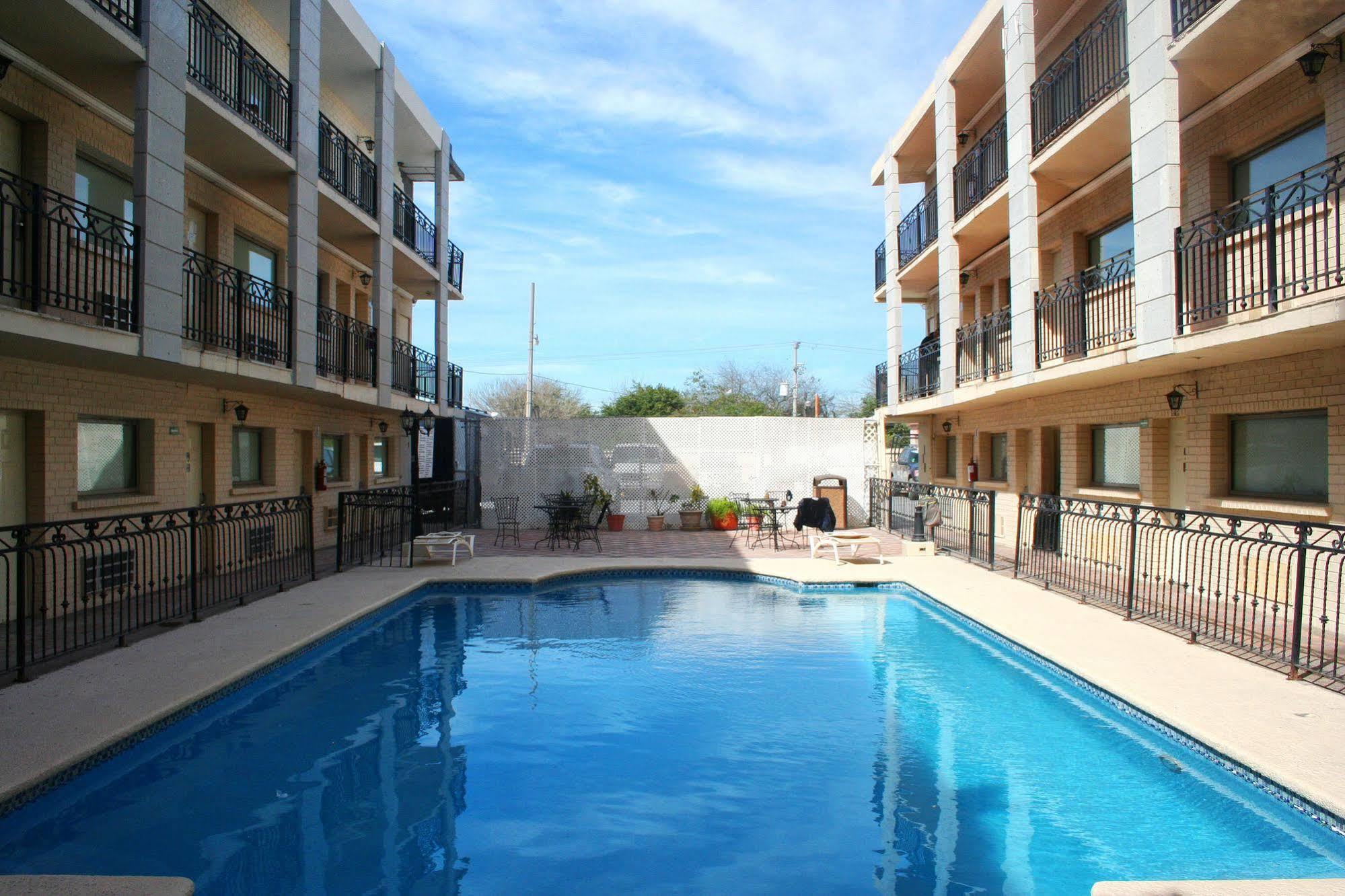 Hotel El Camino Inn & Suites Reynosa Zewnętrze zdjęcie