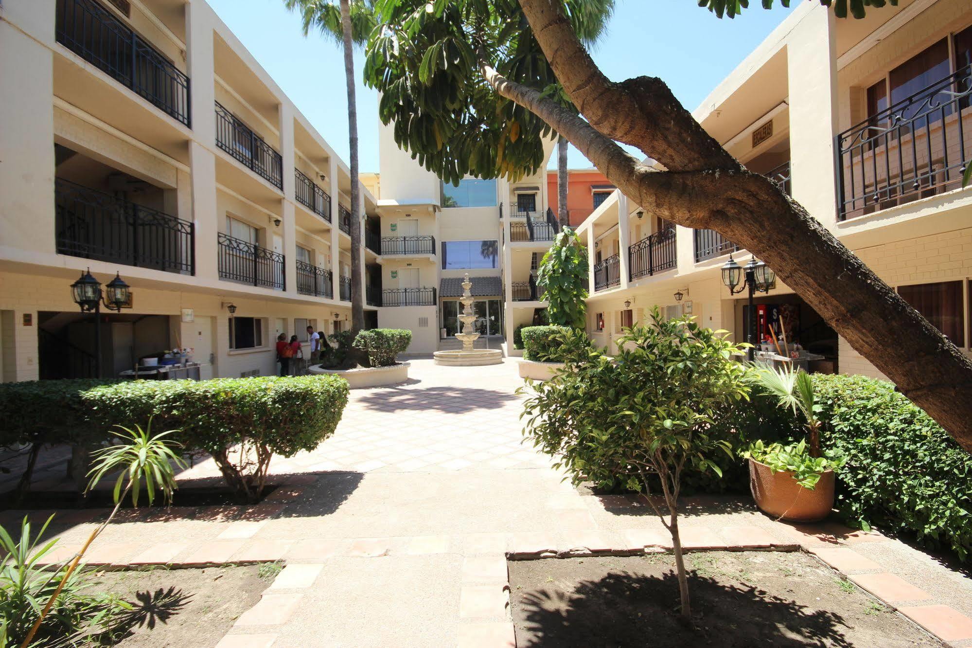 Hotel El Camino Inn & Suites Reynosa Zewnętrze zdjęcie