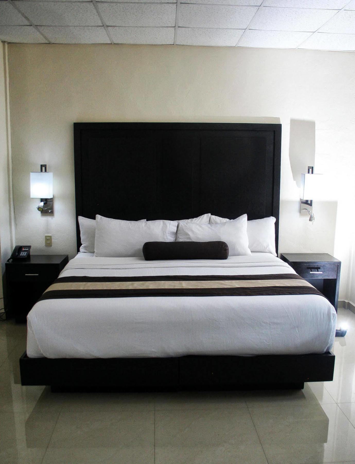 Hotel El Camino Inn & Suites Reynosa Zewnętrze zdjęcie